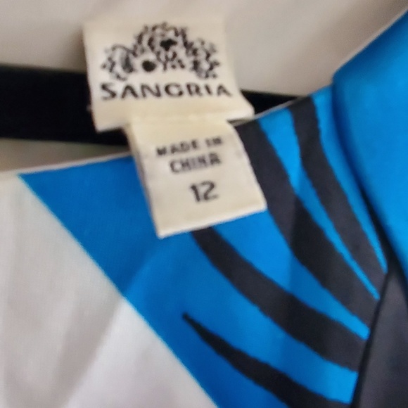 Eye catch for sure! Beautiful, bright colors - Picture 5 of 8